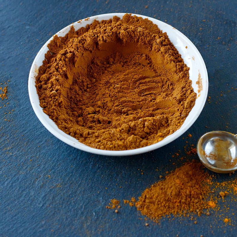 Суміш з куркуми, какао, кориці і мускатного горіху