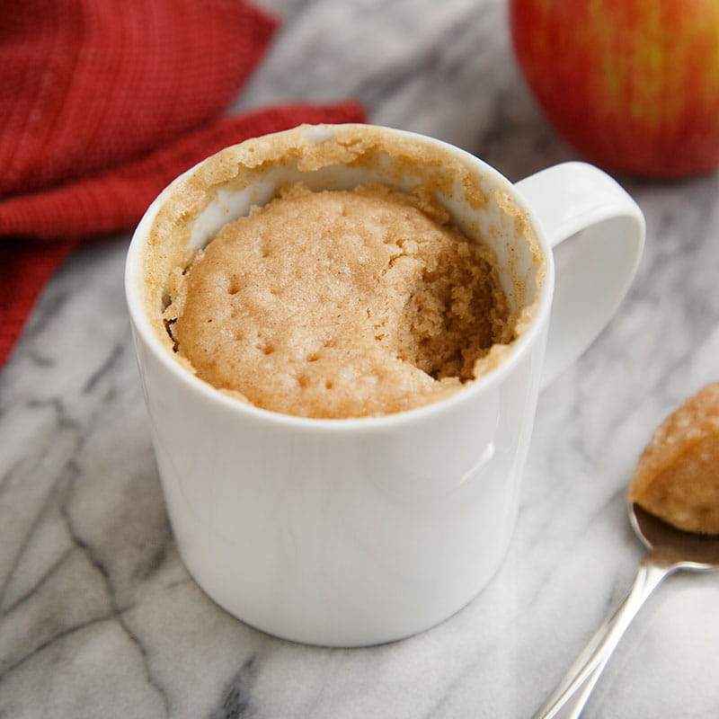 Абрикосово ягідні млинці в чашці 