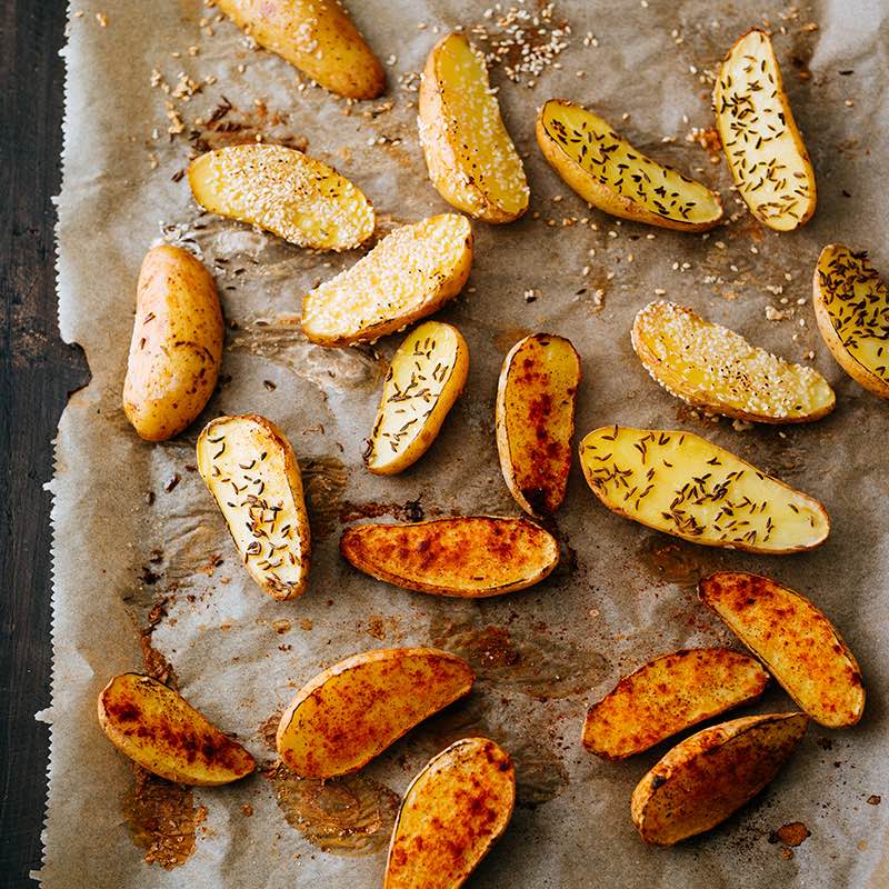 Запечені картопляні часточки з перцем  чилі 