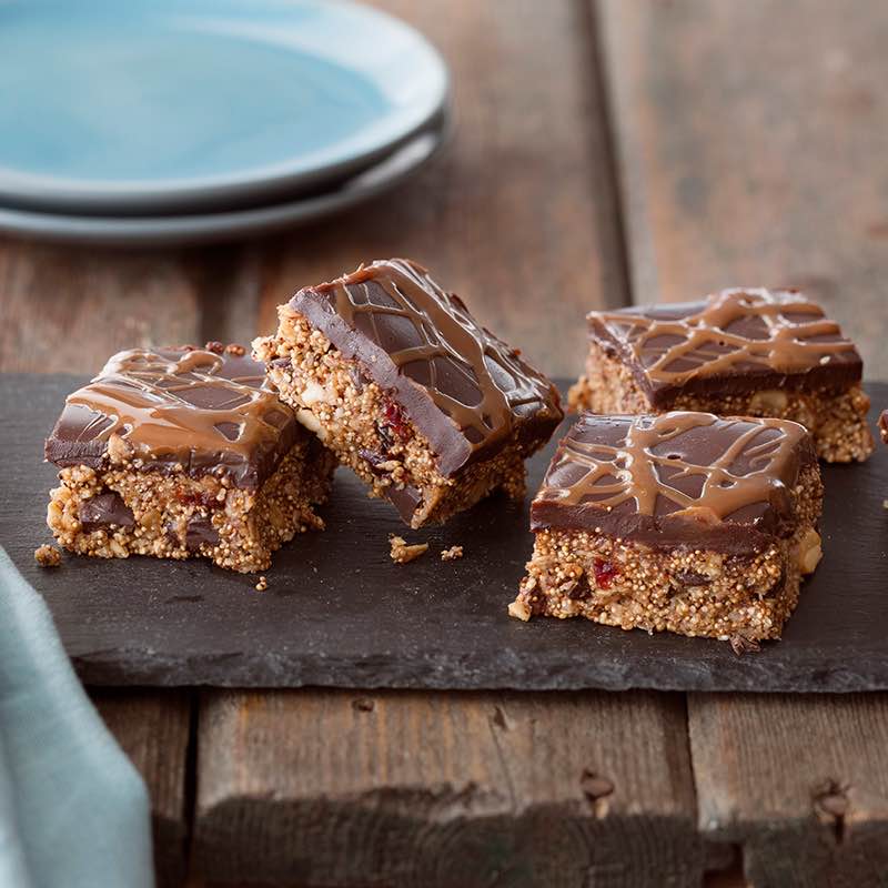 Батончики з чорного шоколаду із журавлиною та насінням амаранту