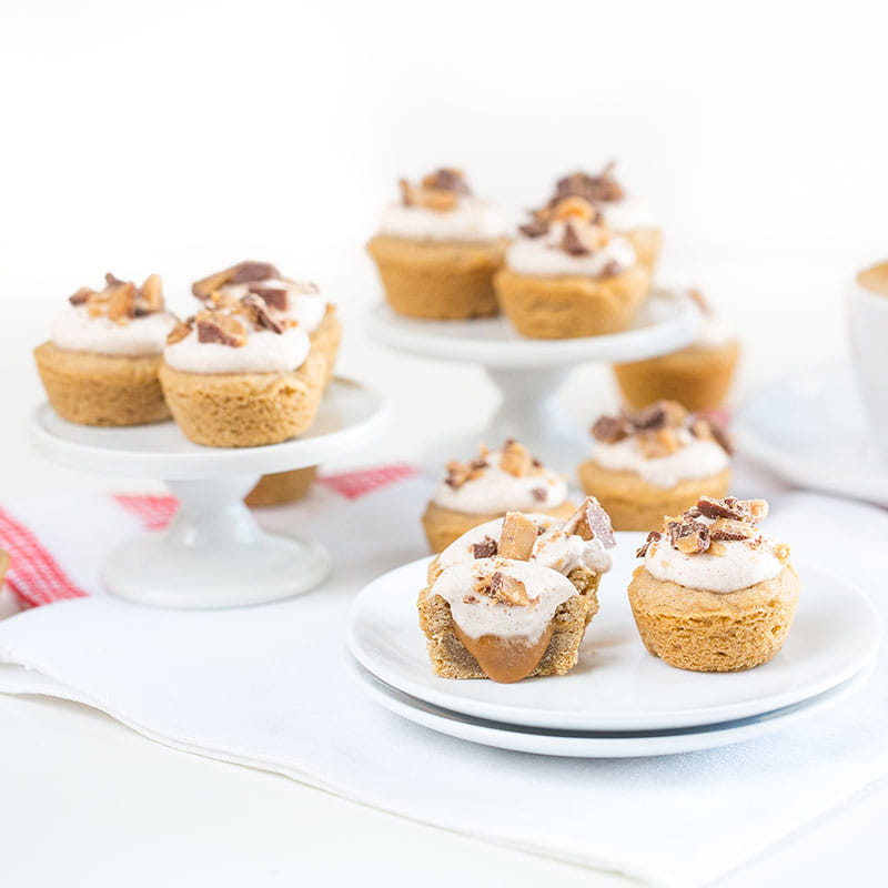 Печиво снікердудль із карамельною начинкою і кокосовим вершковим кремом