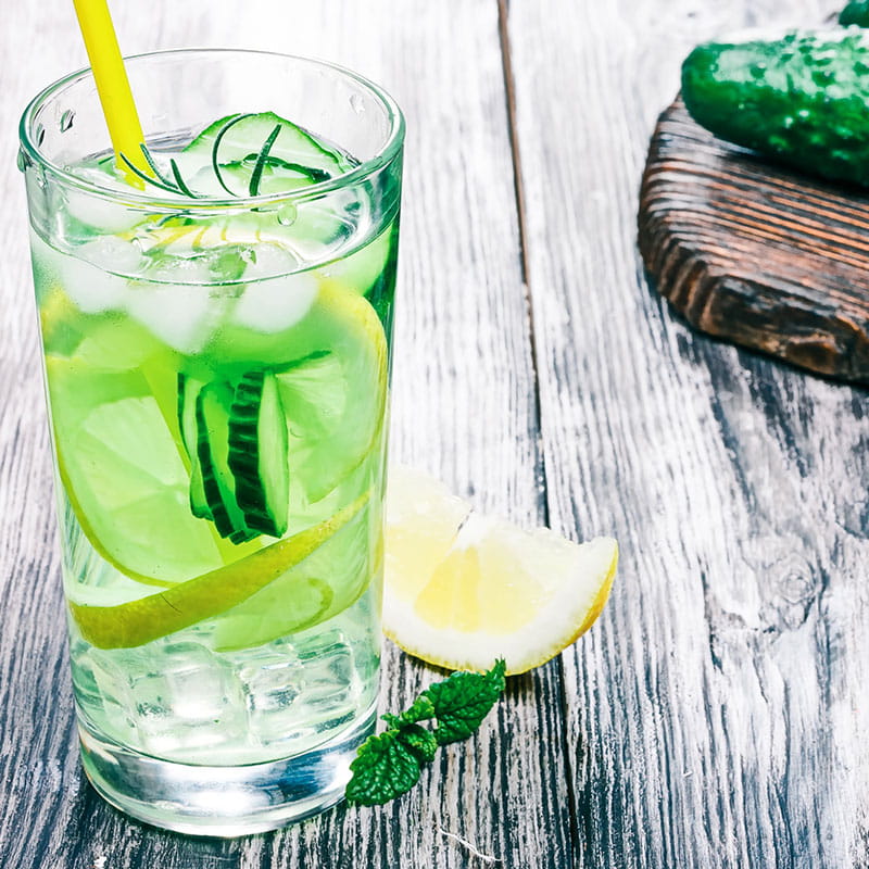 Огірково лимонний напій з мятою