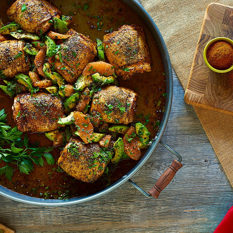 Смажені курячі стегна з імбиром і червоним солодким перцем