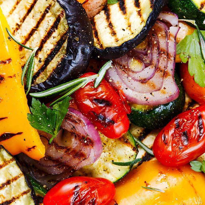 Смажені овочі з розмарином і підкопченим червоним перцем