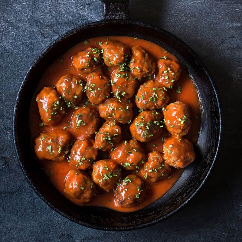 Ягнячі фрикадельки з барбарисом йогуртом і травами