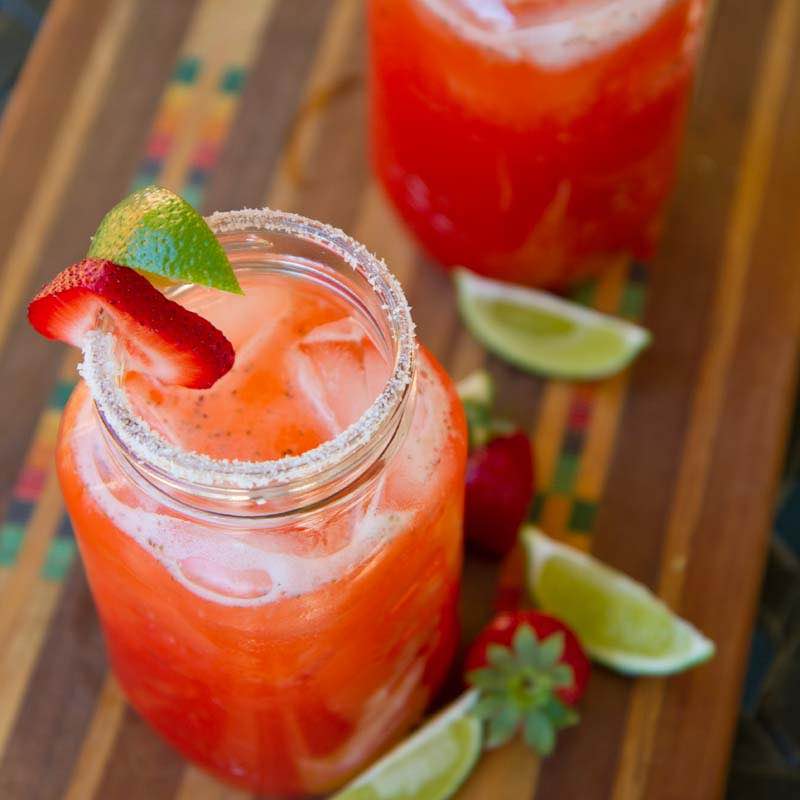 Маргарита з полуницею та манго 