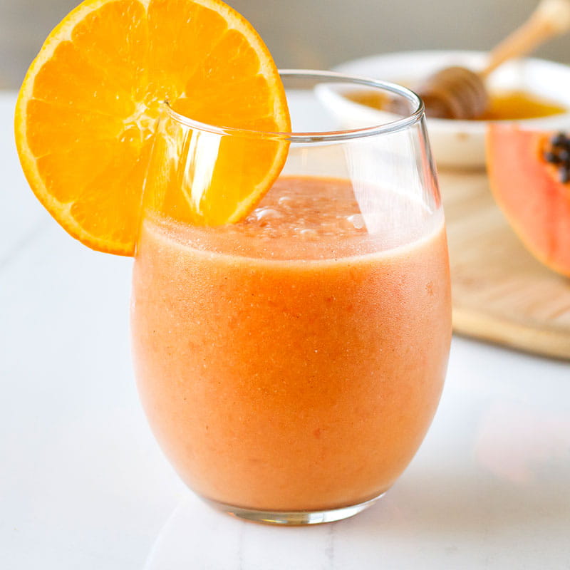 Смузі з апельсину, папаї та кокосового молока