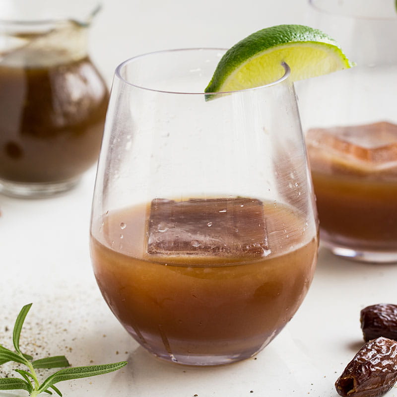 Фініковий коктейль з чорним перцем