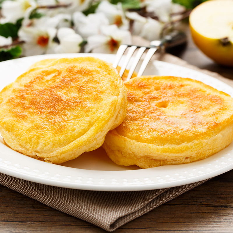 Оладки на кефірі з яблуками