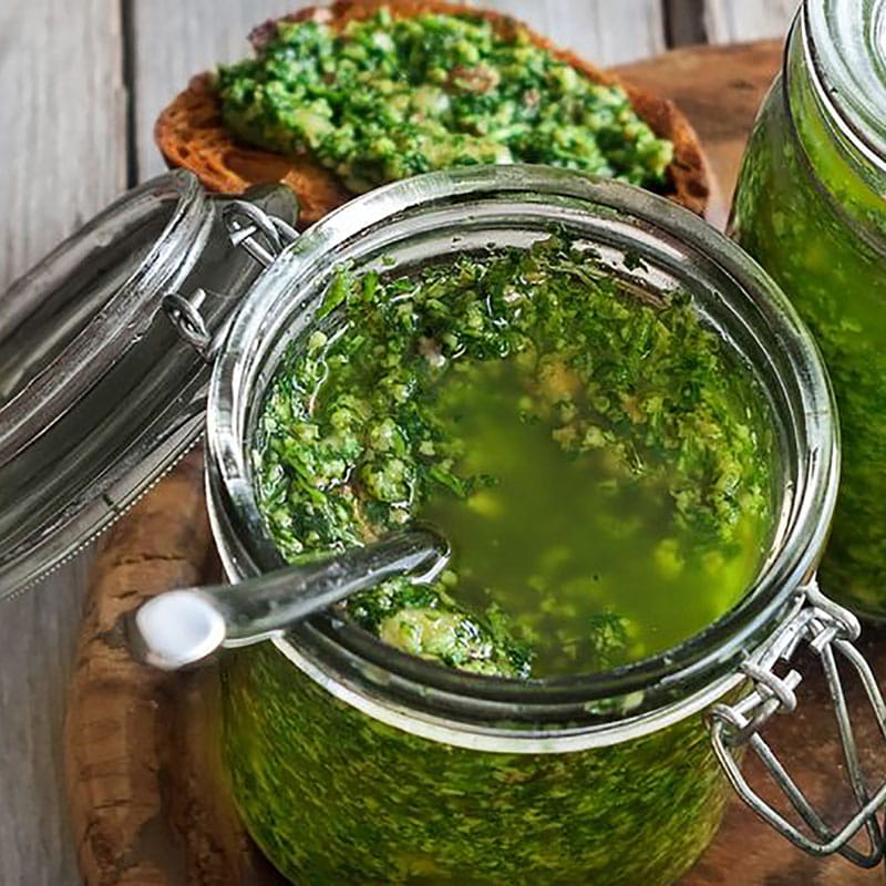 Соус песто з кедровими горішками з базиліком