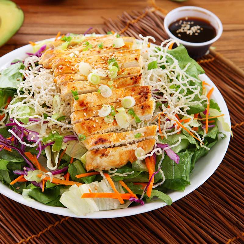 В єтнамський теплий салат з курки 