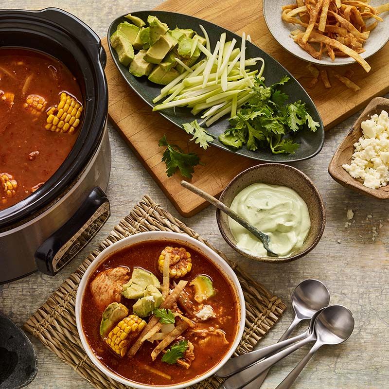 Гострий бульйон Пуебла із кремом з авокадо