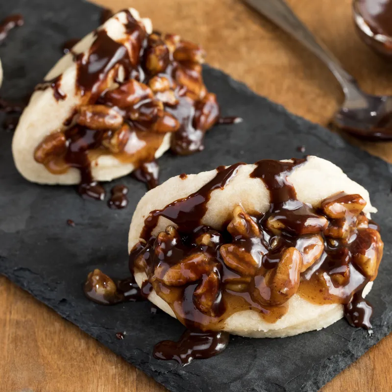 pecan_pie_bao_with_chocolate_bourbon_sauce_800x800